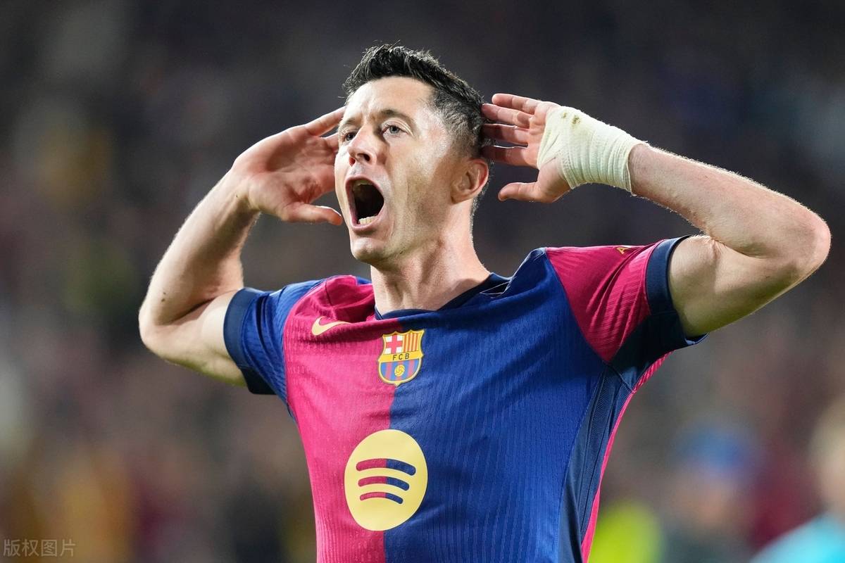 莱万多夫斯基在阿森纳比赛中最后时刻胜出，败北引发热议！