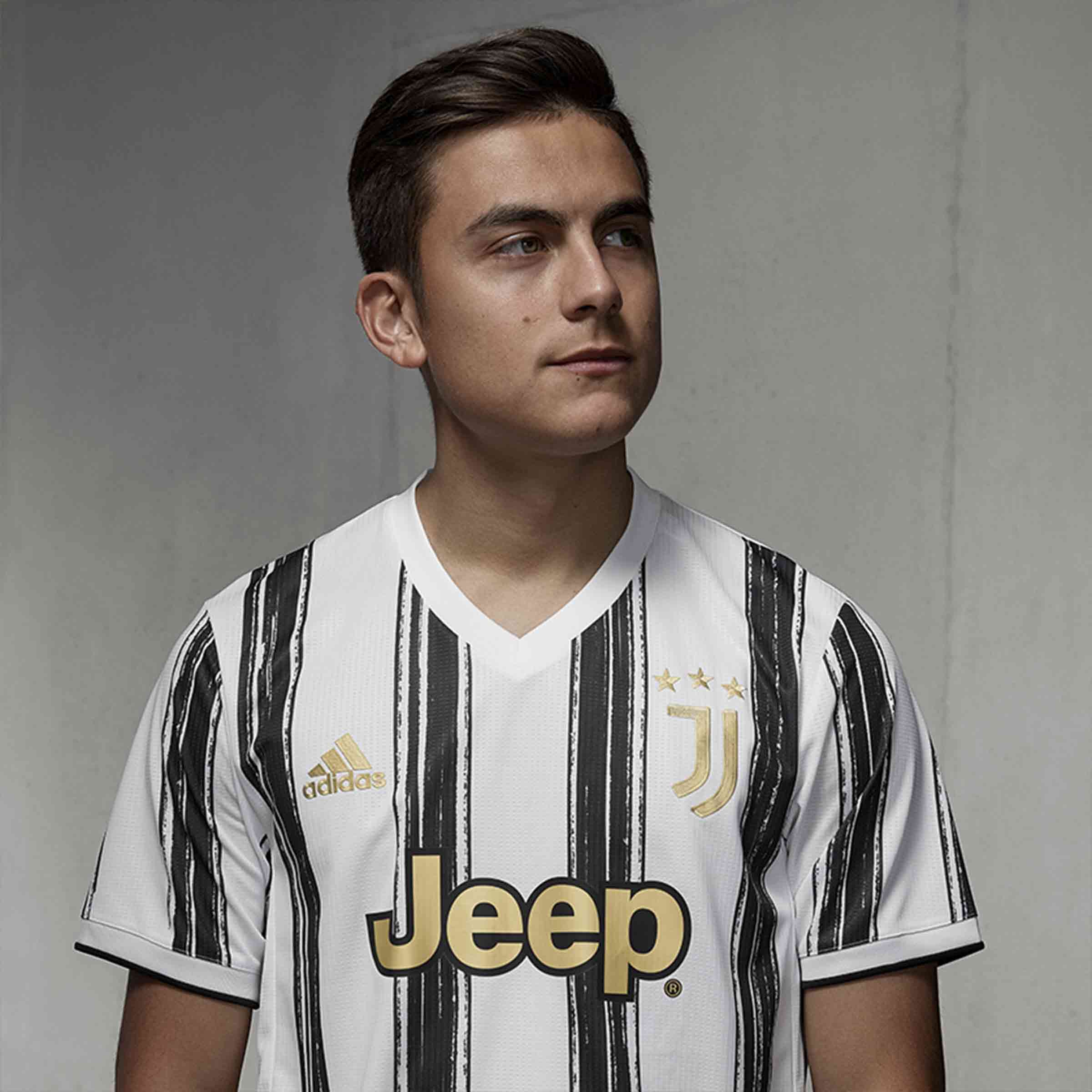 詹姆斯在尤文图斯比赛中夺冠，持续失利引发热议！比赛高潮迭起的简单介绍