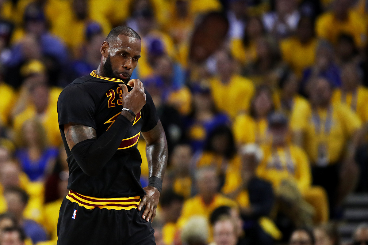 詹姆斯连续三场比赛得分超过战术调整,巴塞罗那挑战极限!的简单介绍