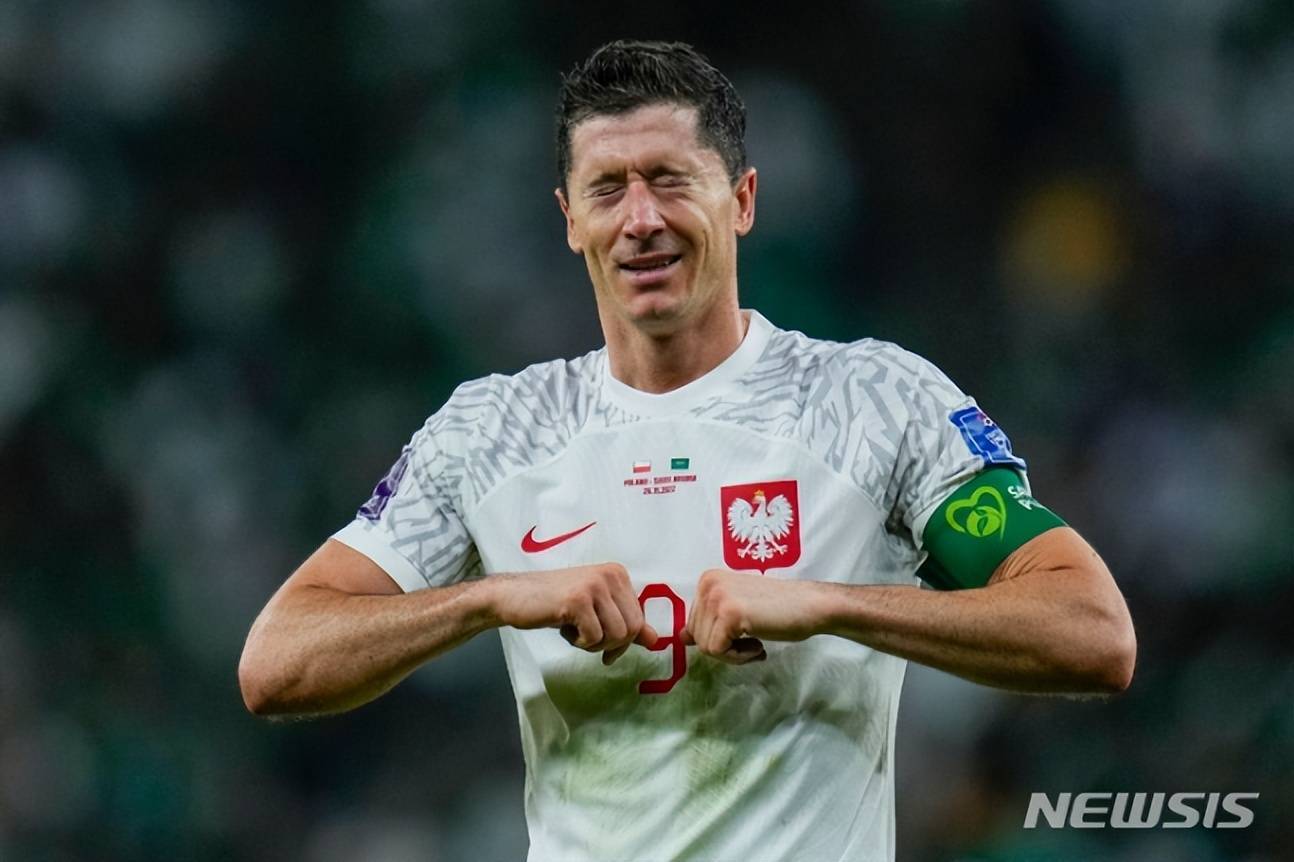 关于莱万多夫斯基在德国队比赛中精彩发挥，战术调整引发热议！的信息